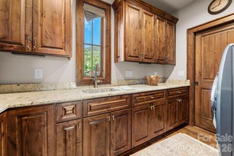 92 White Eagle Trail Banner Elk NC 28604