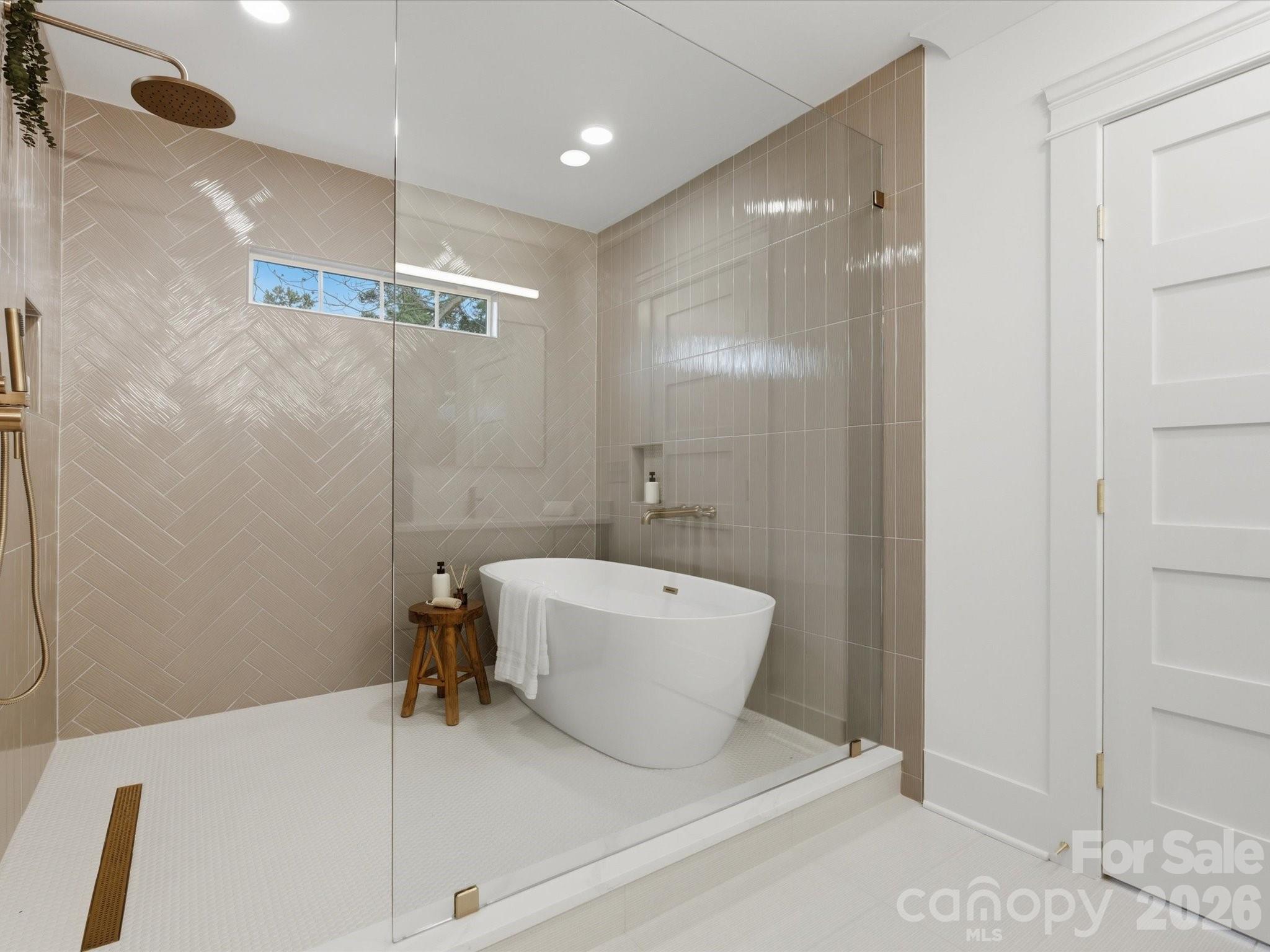 431 W Peterson Drive Charlotte NC 28203