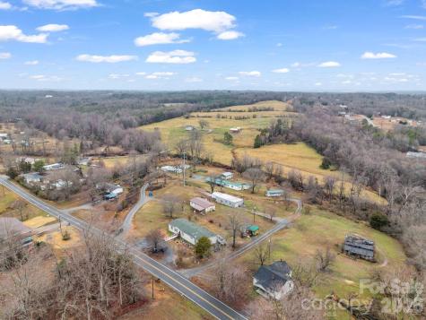 827 Old Henrietta Road Forest City NC 28043