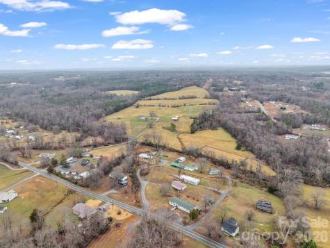 827 Old Henrietta Road Forest City NC 28043
