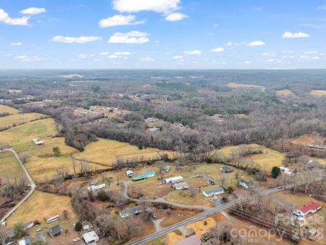 827 Old Henrietta Road Forest City NC 28043