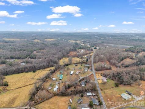 827 Old Henrietta Road Forest City NC 28043