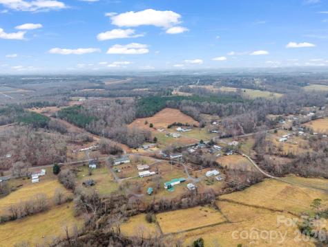 827 Old Henrietta Road Forest City NC 28043