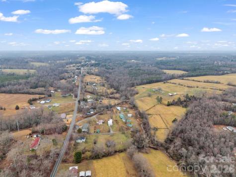 827 Old Henrietta Road Forest City NC 28043