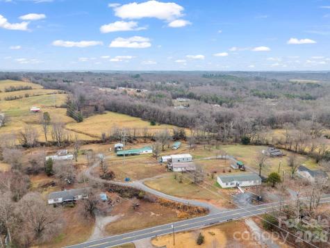 827 Old Henrietta Road Forest City NC 28043