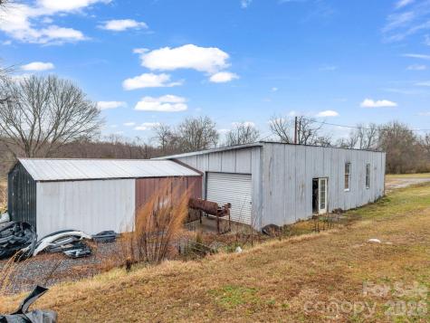 827 Old Henrietta Road Forest City NC 28043
