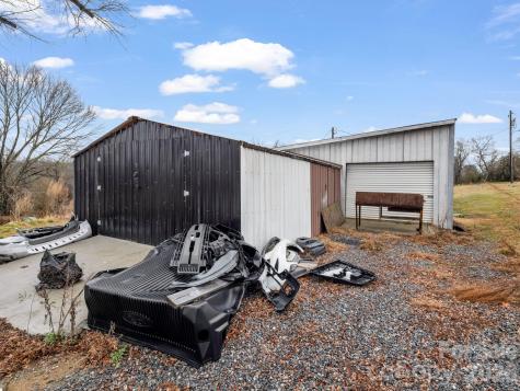 827 Old Henrietta Road Forest City NC 28043