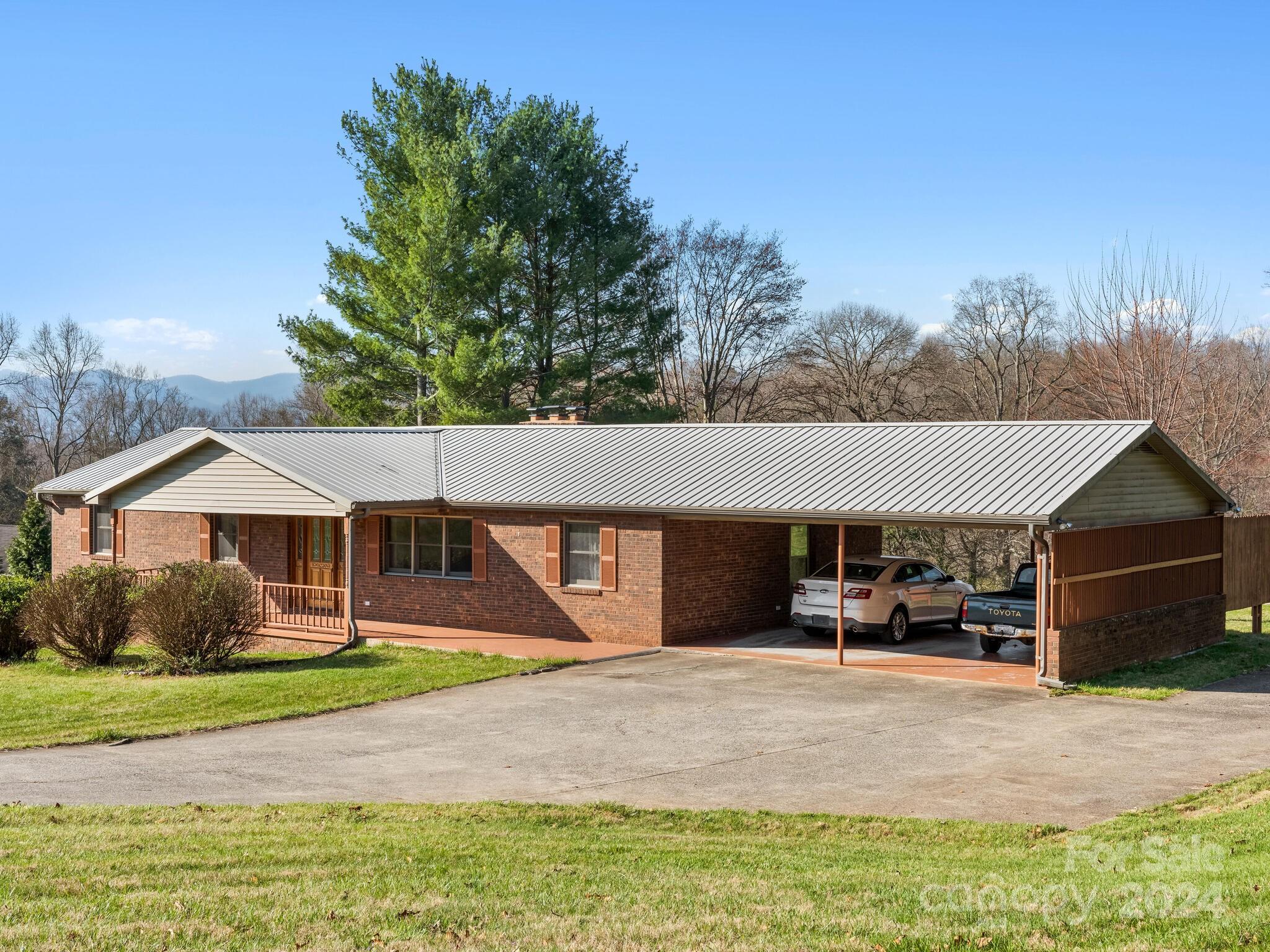 131 Oak Hill Road Candler NC 28715