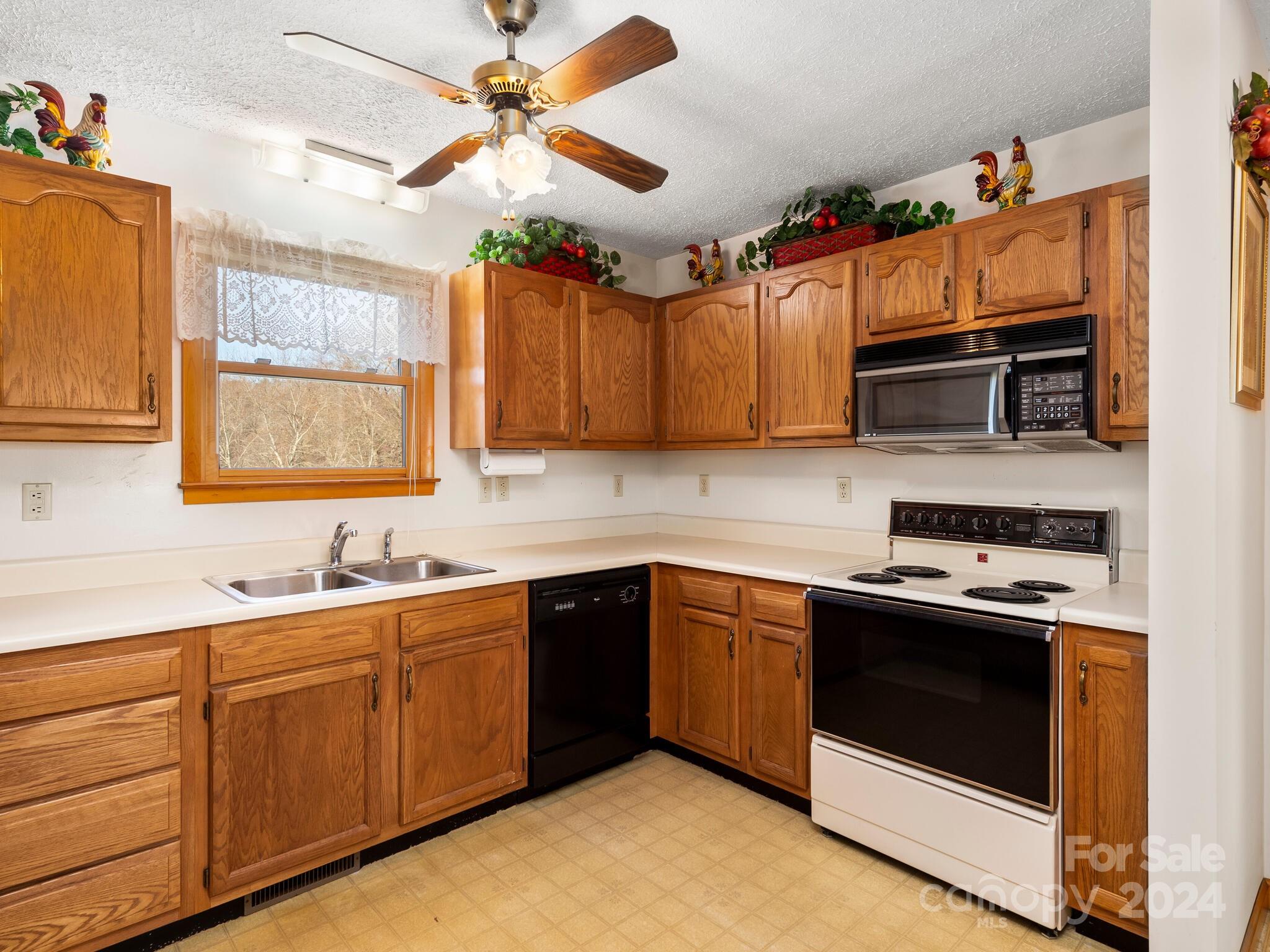 131 Oak Hill Road Candler NC 28715