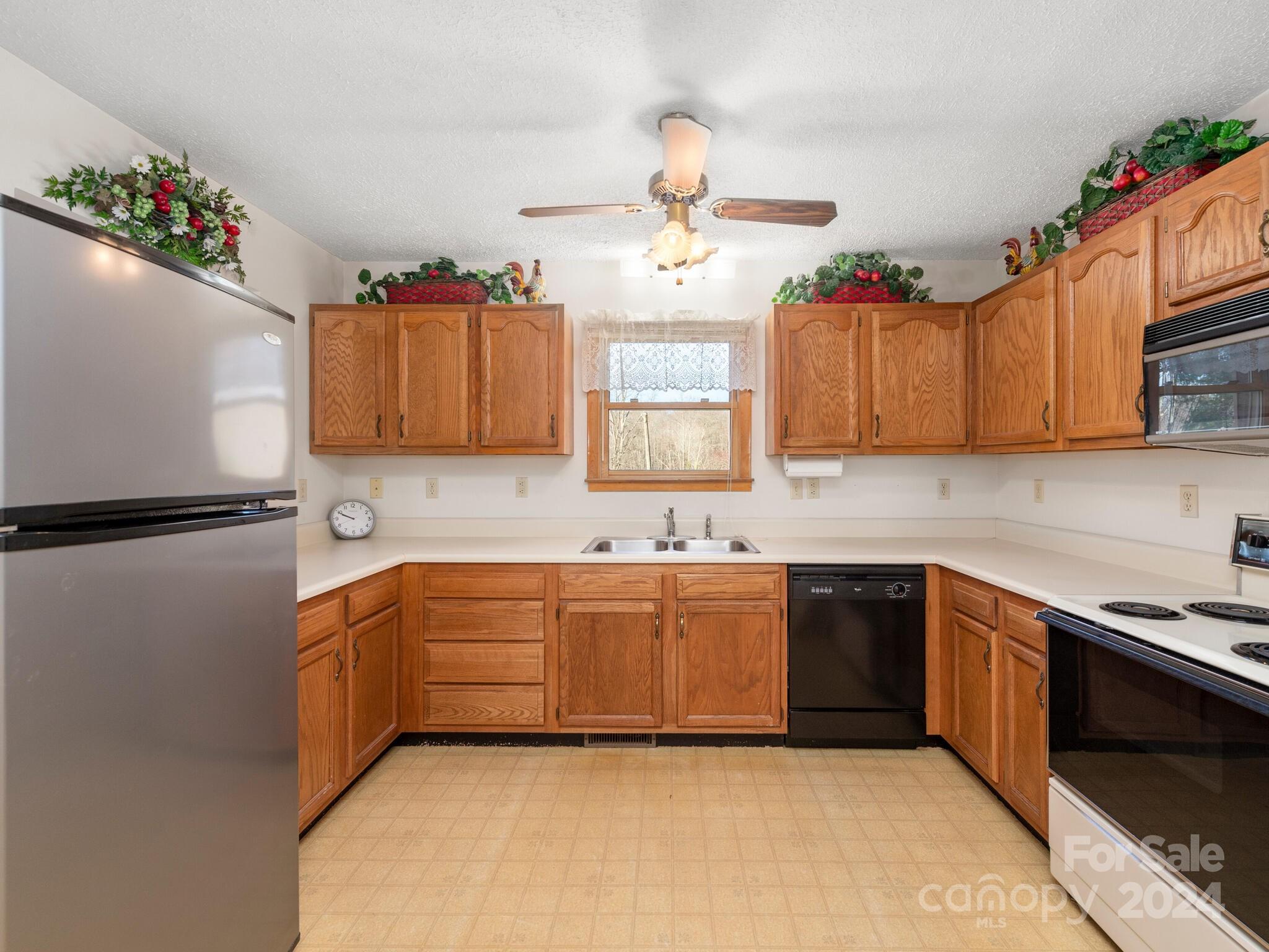 131 Oak Hill Road Candler NC 28715