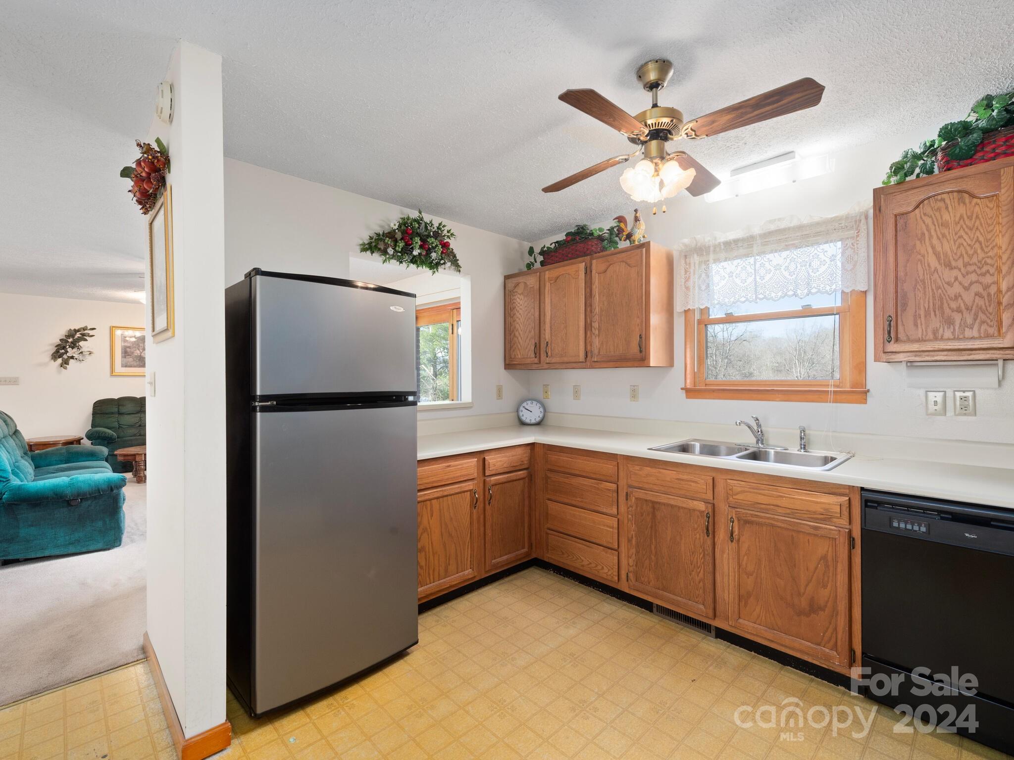 131 Oak Hill Road Candler NC 28715