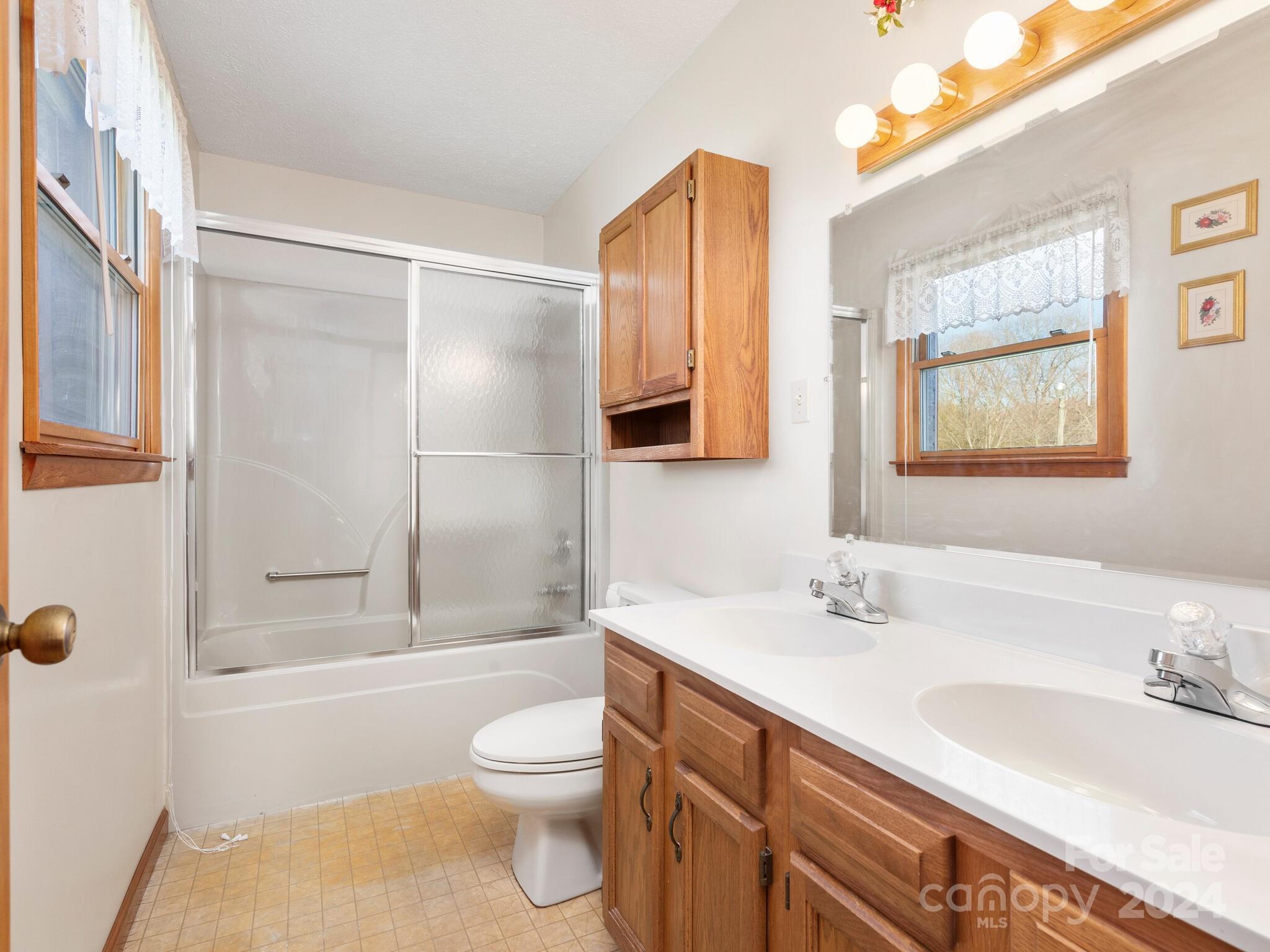 131 Oak Hill Road Candler NC 28715