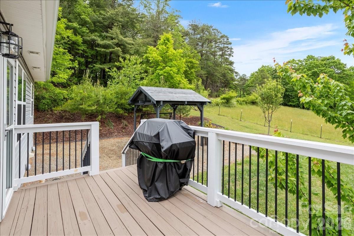 24 Mink Farm Road Leicester NC 28748