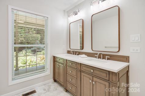 25 Knoll Hill Lane Black Mountain NC 28711