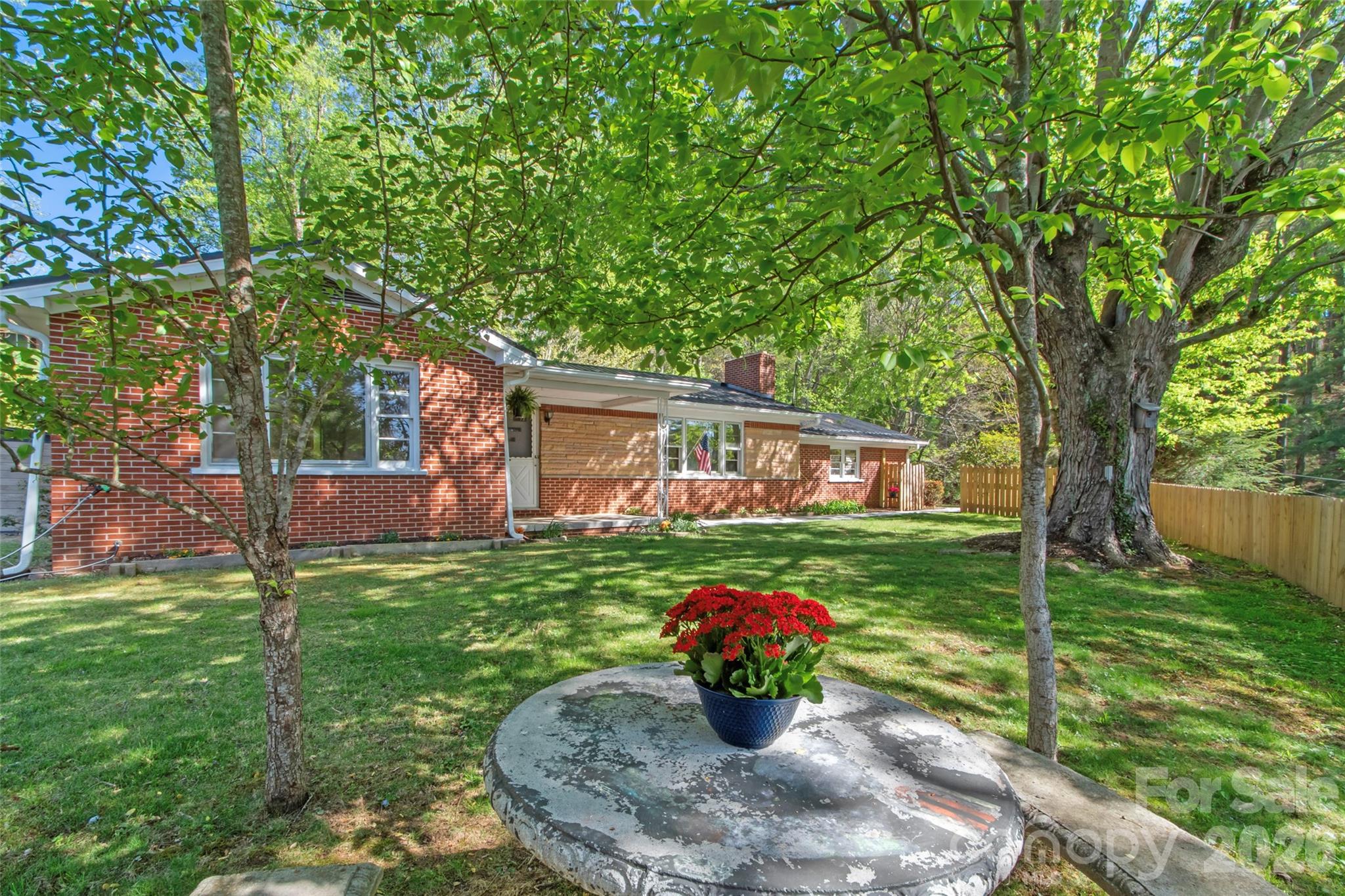 309 Presnell Street Burnsville NC 28714