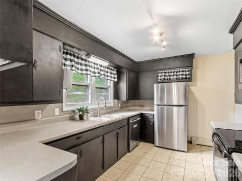 309 Presnell Street Burnsville NC 28714