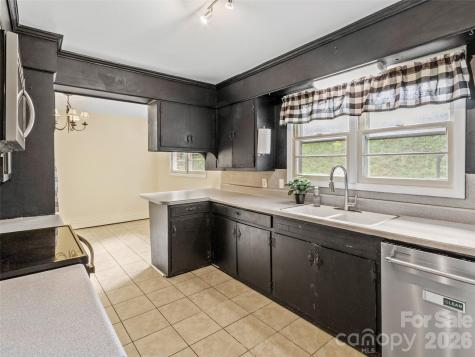 309 Presnell Street Burnsville NC 28714