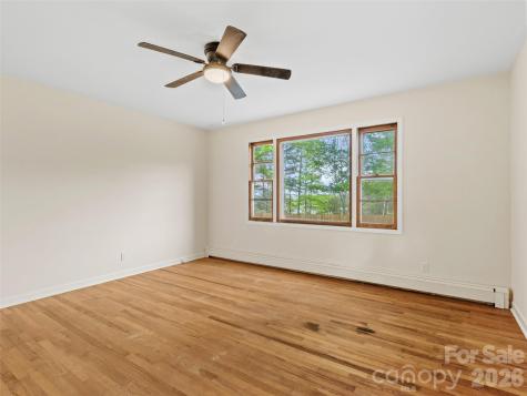 309 Presnell Street Burnsville NC 28714