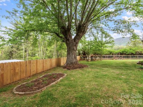 309 Presnell Street Burnsville NC 28714
