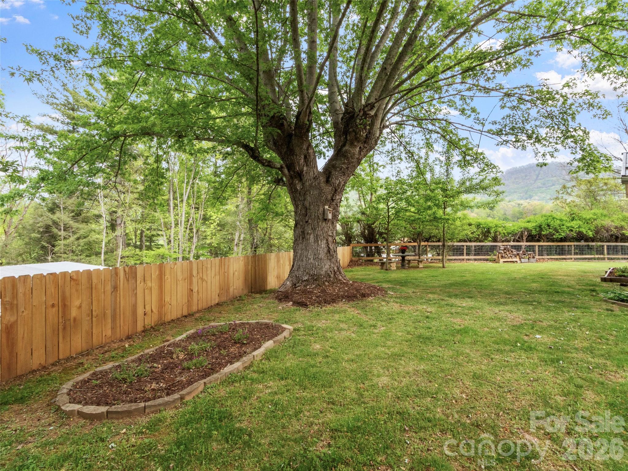 309 Presnell Street Burnsville NC 28714