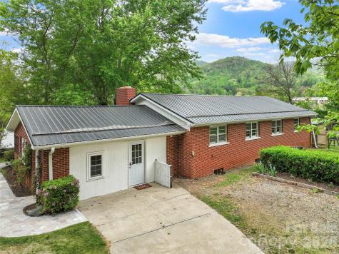 309 Presnell Street Burnsville NC 28714