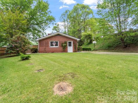 309 Presnell Street Burnsville NC 28714
