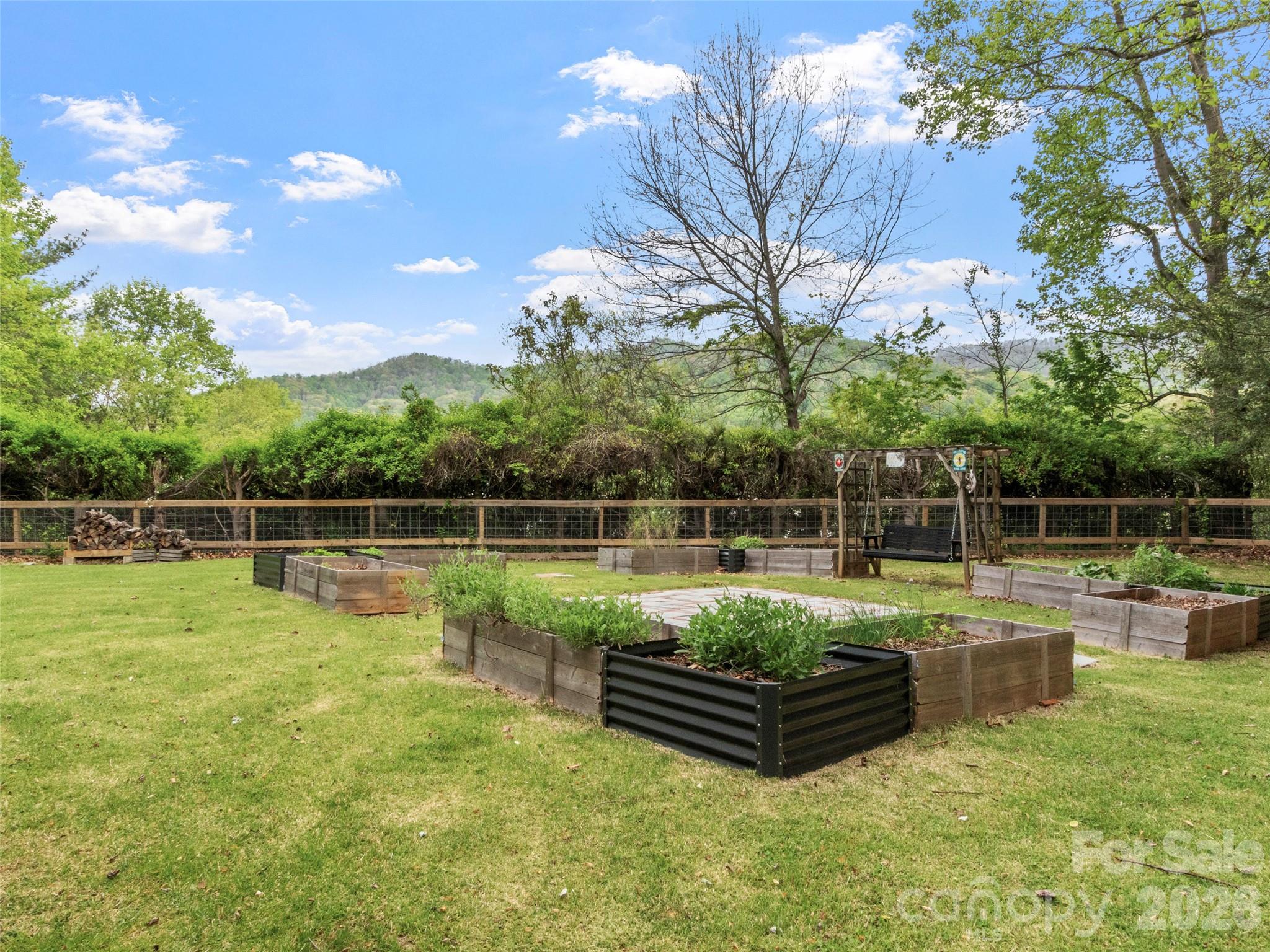 309 Presnell Street Burnsville NC 28714