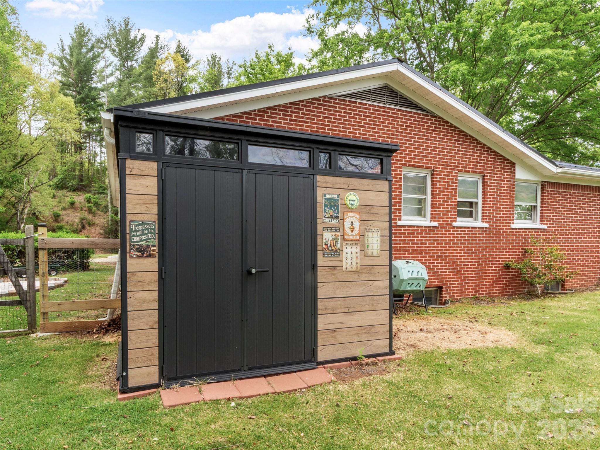 309 Presnell Street Burnsville NC 28714