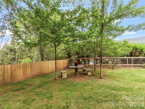 309 Presnell Street Burnsville NC 28714