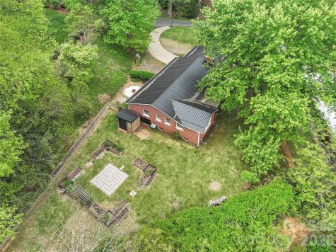 309 Presnell Street Burnsville NC 28714