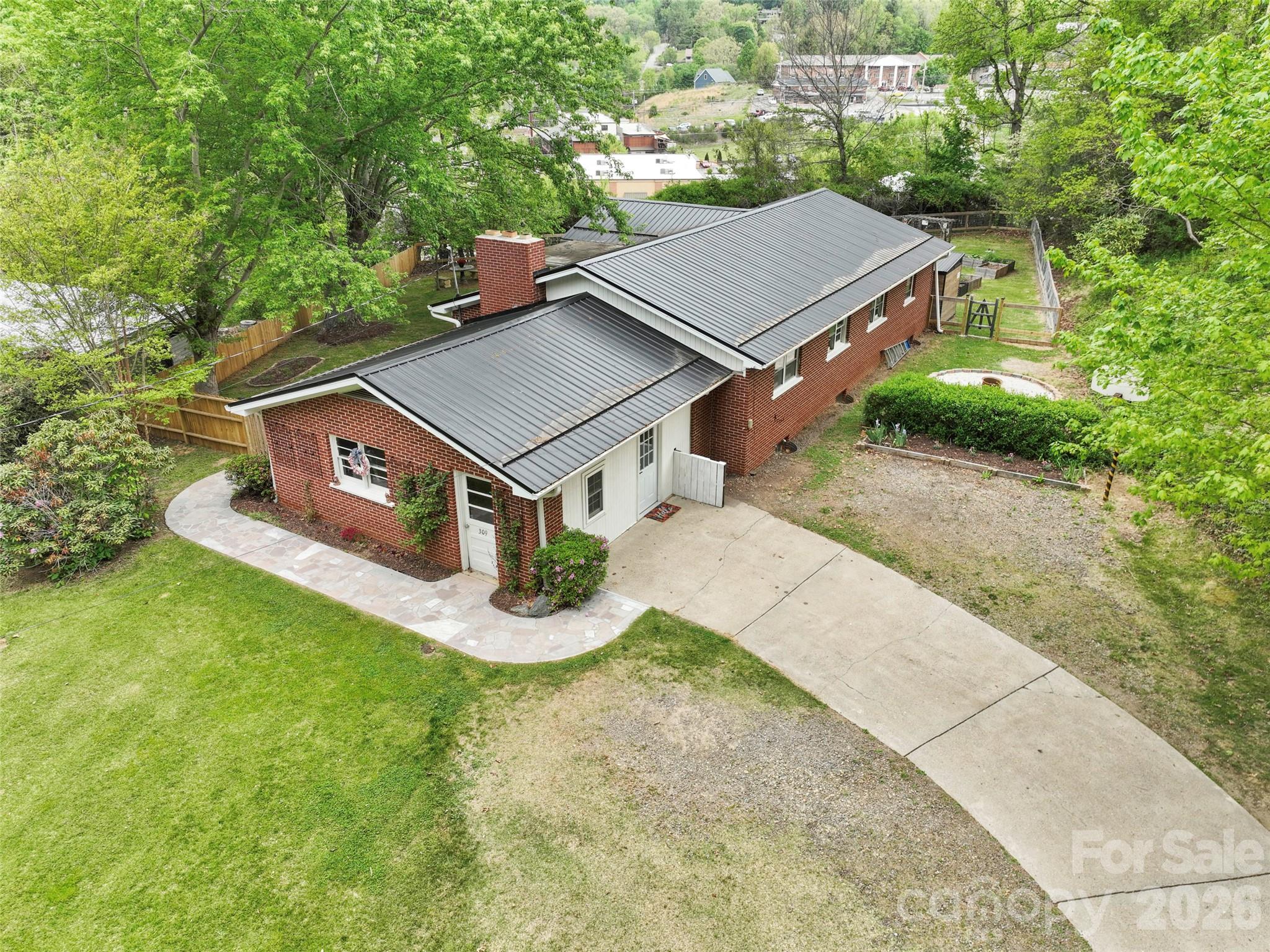 309 Presnell Street Burnsville NC 28714