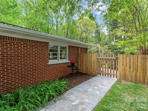 309 Presnell Street Burnsville NC 28714