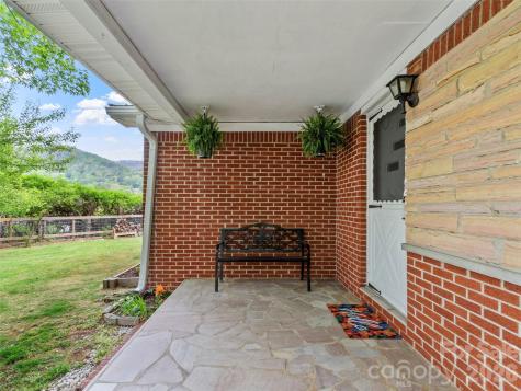 309 Presnell Street Burnsville NC 28714
