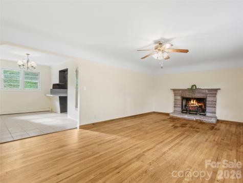 309 Presnell Street Burnsville NC 28714