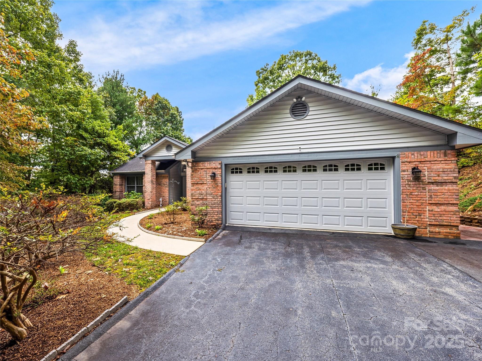 811 Sunlight Ridge Hendersonville NC 29792