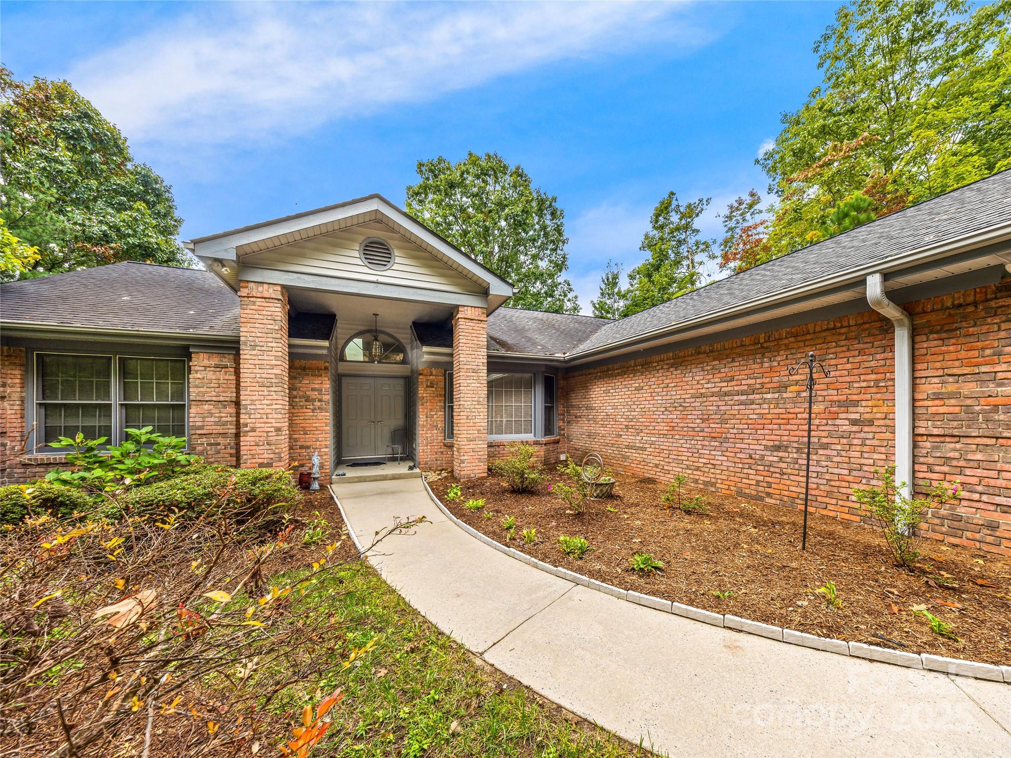 811 Sunlight Ridge Hendersonville NC 29792