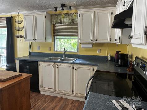 193 Green Cove Road Bakersville NC 28705