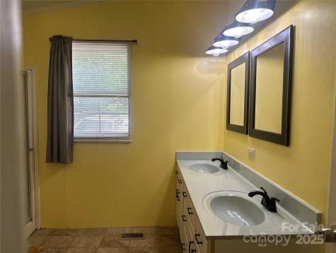 193 Green Cove Road Bakersville NC 28705