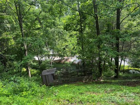 193 Green Cove Road Bakersville NC 28705