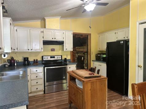 193 Green Cove Road Bakersville NC 28705