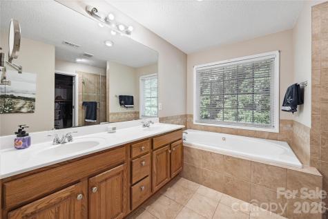 2604 Ironwood Drive Hickory NC 28602