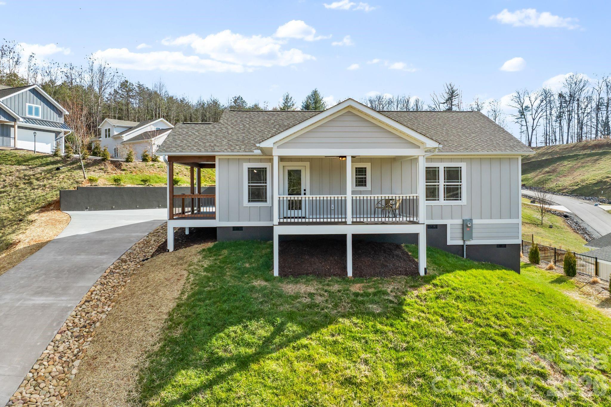 56 White Oak Place Mars Hill NC 28754