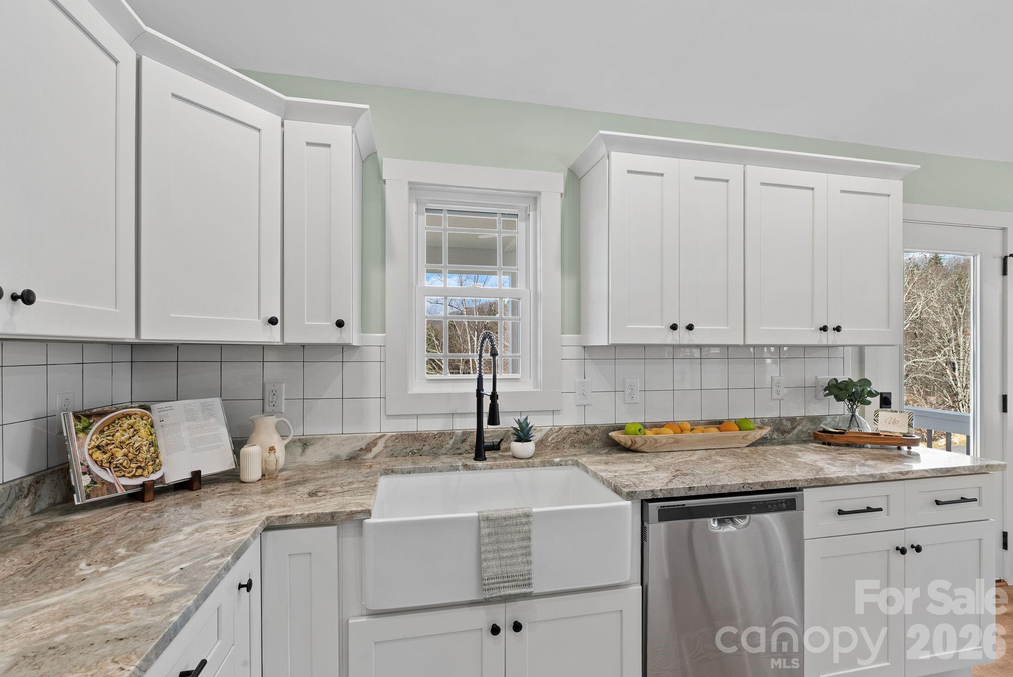 56 White Oak Place Mars Hill NC 28754