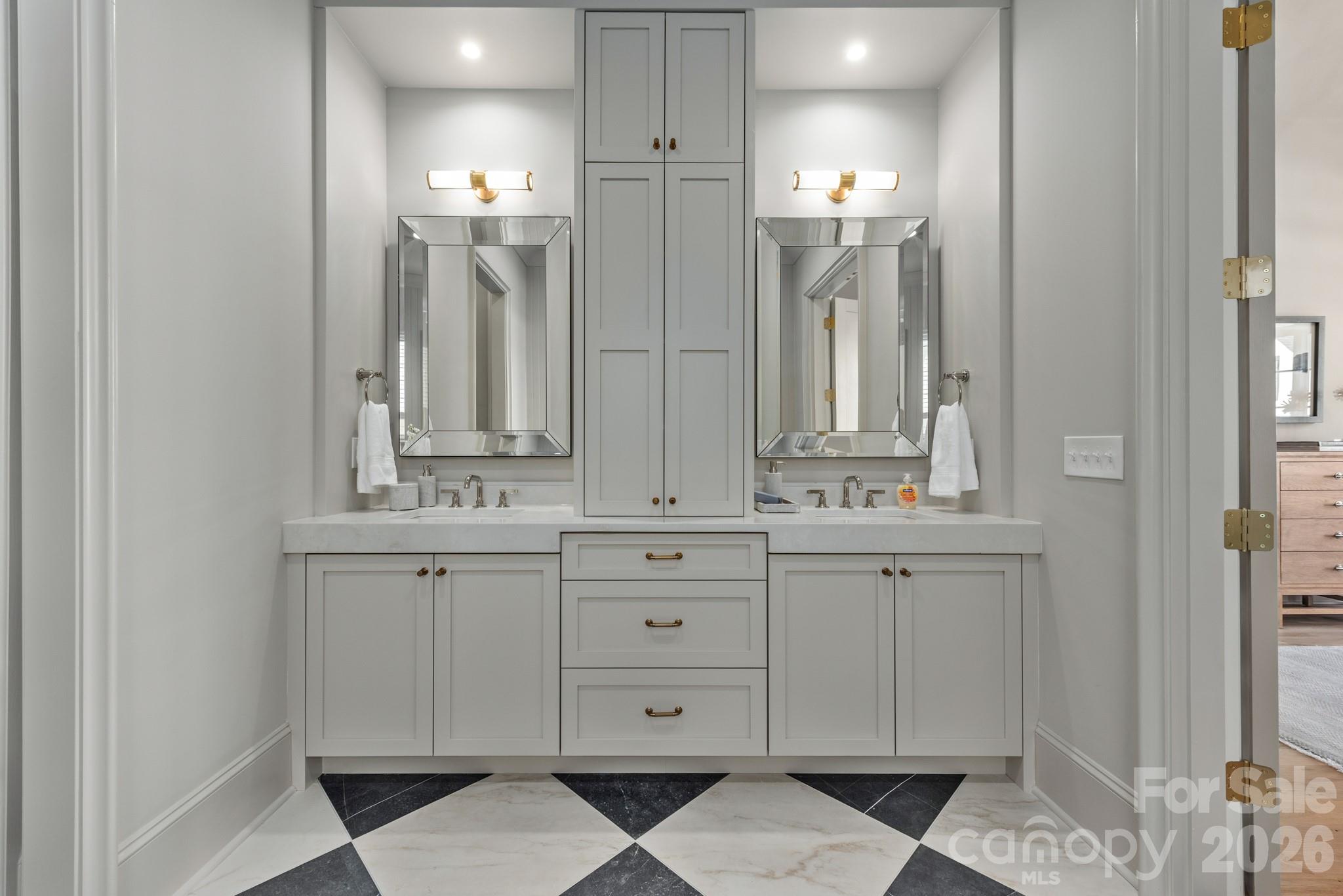221 N Canterbury Road Charlotte NC 28211
