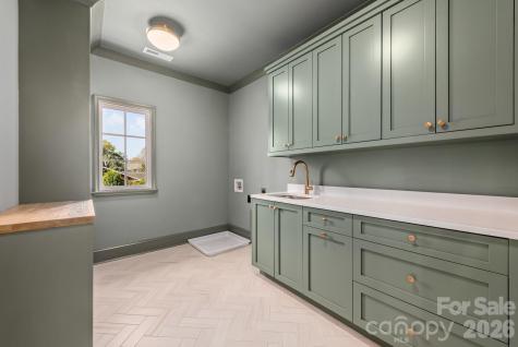 221 N Canterbury Road Charlotte NC 28211