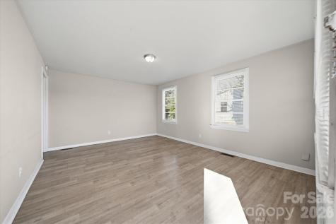 1512 N Deal Avenue Newton NC 28658