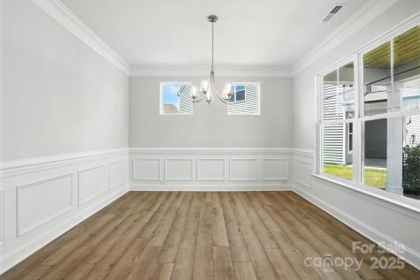 2024 Embassy Court Charlotte NC 28213