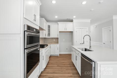 2024 Embassy Court Charlotte NC 28213