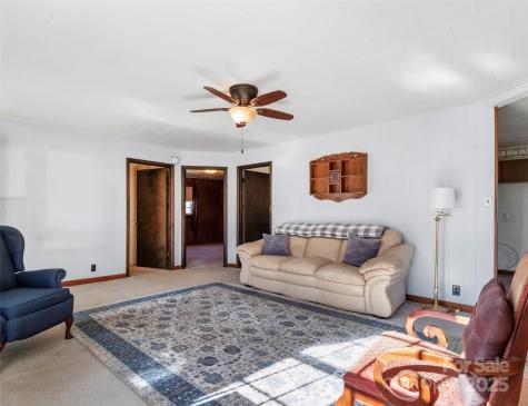 1879 White Oak Road Burnsville NC 28714