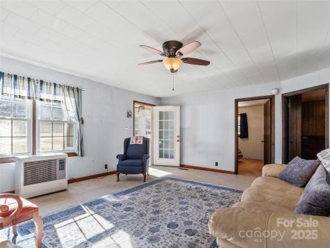 1879 White Oak Road Burnsville NC 28714